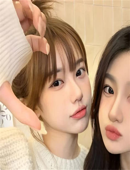 《模糊乐队典范式的：新世界大厦》剪辑手法分析：节奏把控与转场技巧探讨